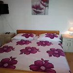 Apartman Nives *