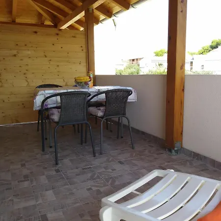 Nives Apartment Pakostane
