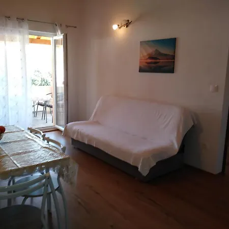 Nives Pakoštane