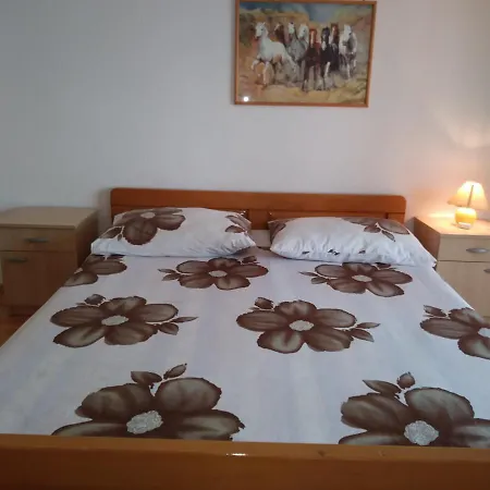 Apartment Nives *