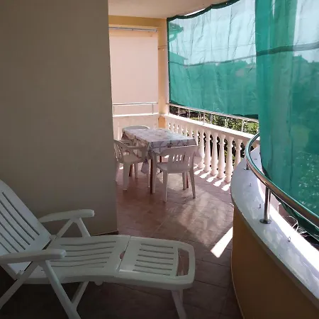 Nives Apartment Pakostane