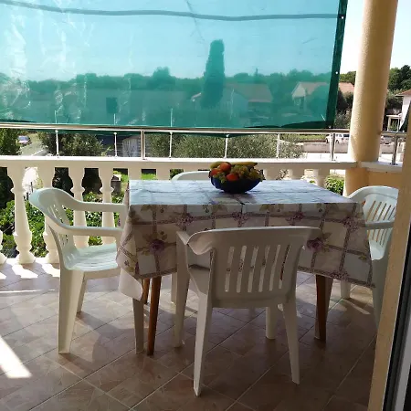 Apartment Nives *