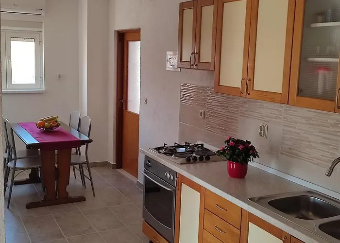 Nives Pakoštane